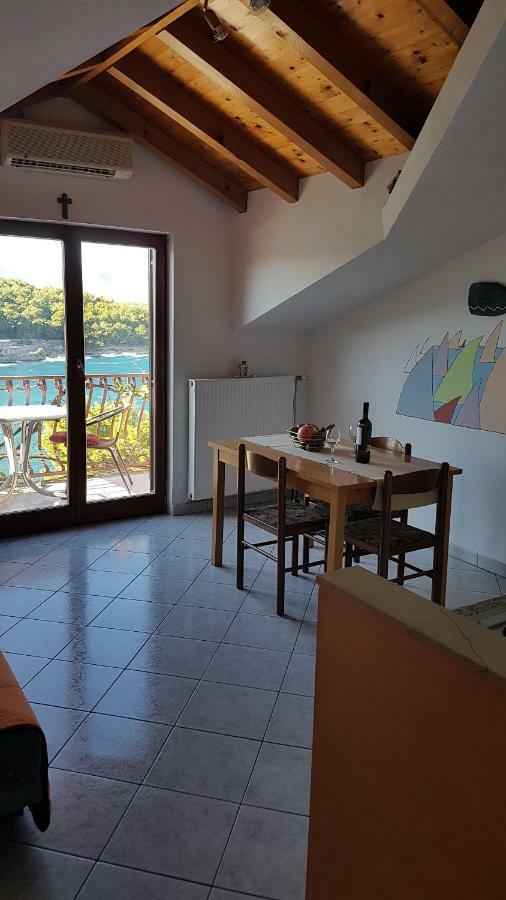 Apartments And Room Caric Jelsa  Exterior foto
