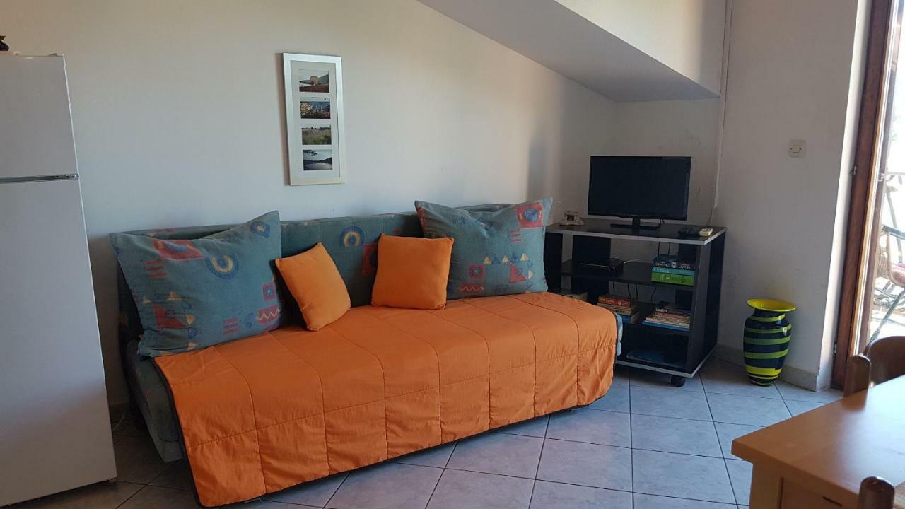 Apartments And Room Caric Jelsa  Exterior foto