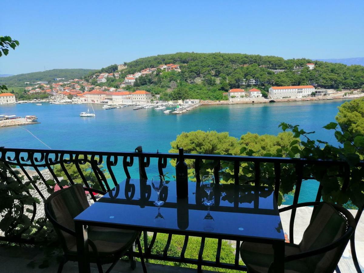 Apartments And Room Caric Jelsa  Exterior foto