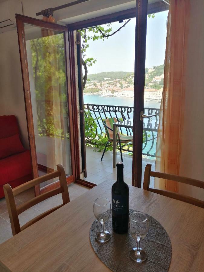 Apartments And Room Caric Jelsa  Exterior foto