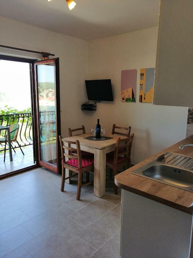 Apartments And Room Caric Jelsa  Exterior foto